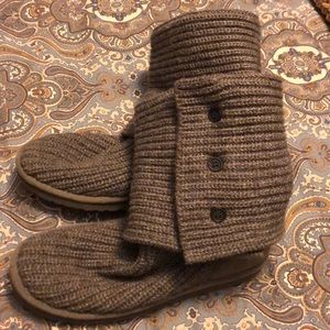 Knit grey uggs